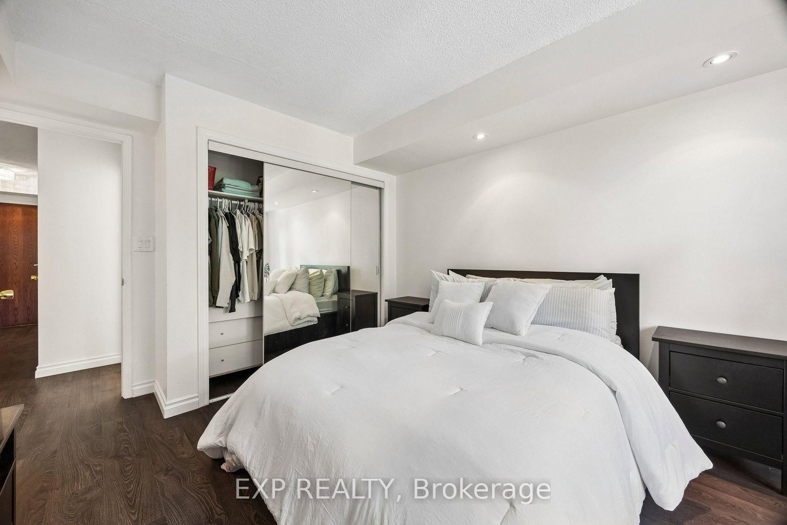 190 Manitoba Street • #311 • Toronto, ON photo 21