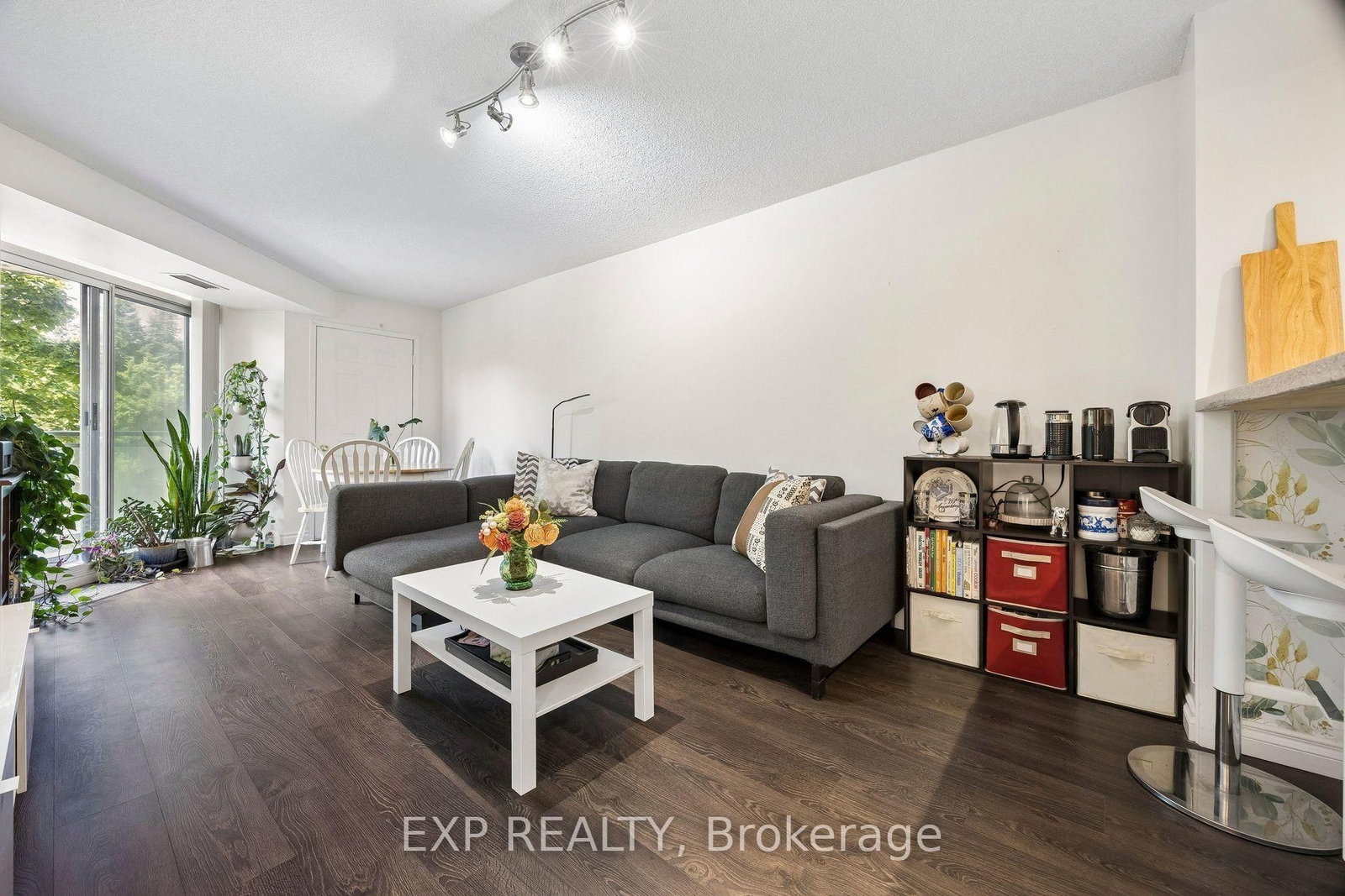 190 Manitoba Street • #311 • Toronto, ON photo 4