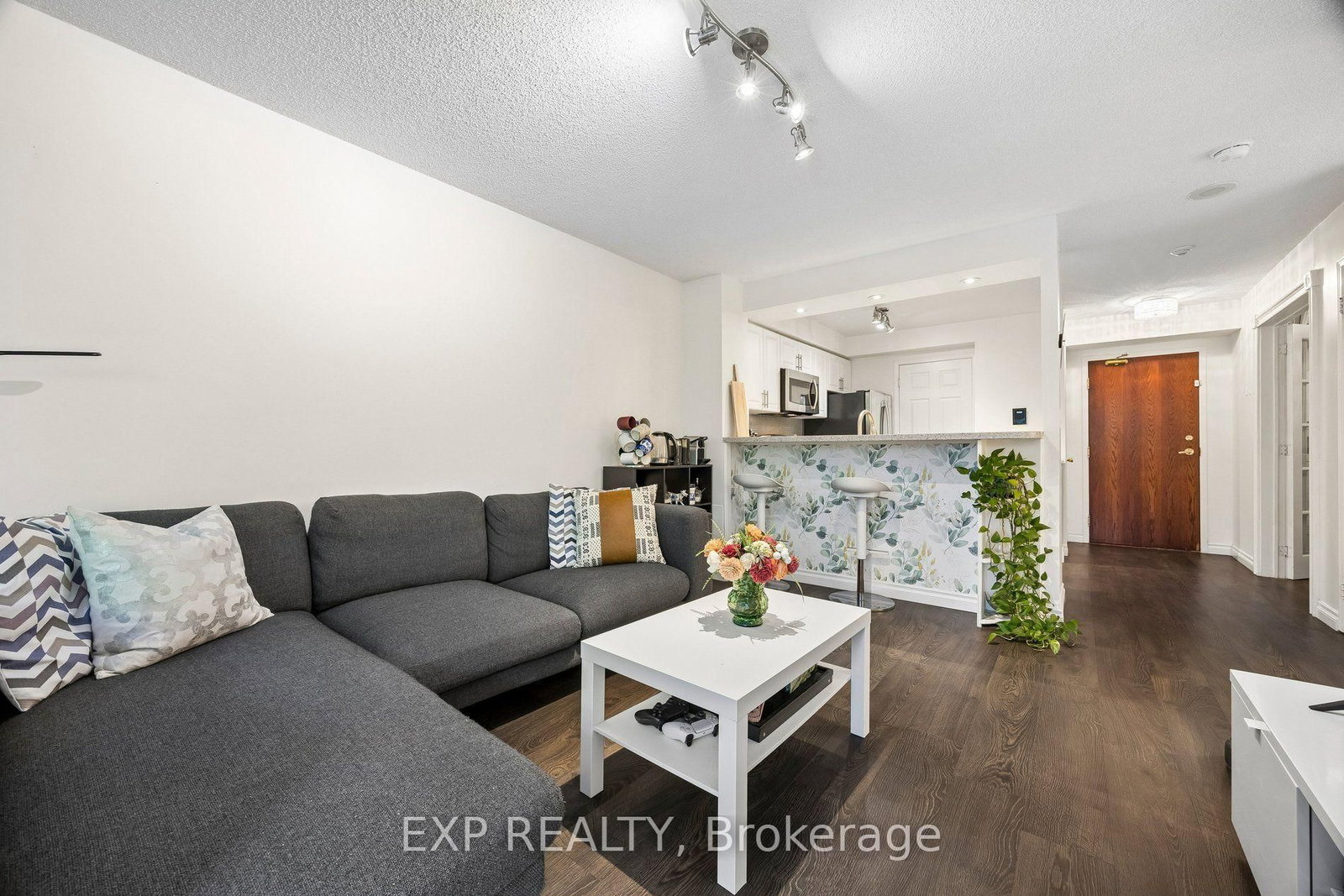 190 Manitoba Street • #311 • Toronto, ON photo 6