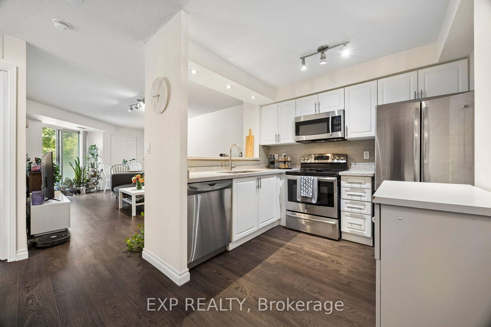190 Manitoba Street • #311 • Toronto, ON photo 8