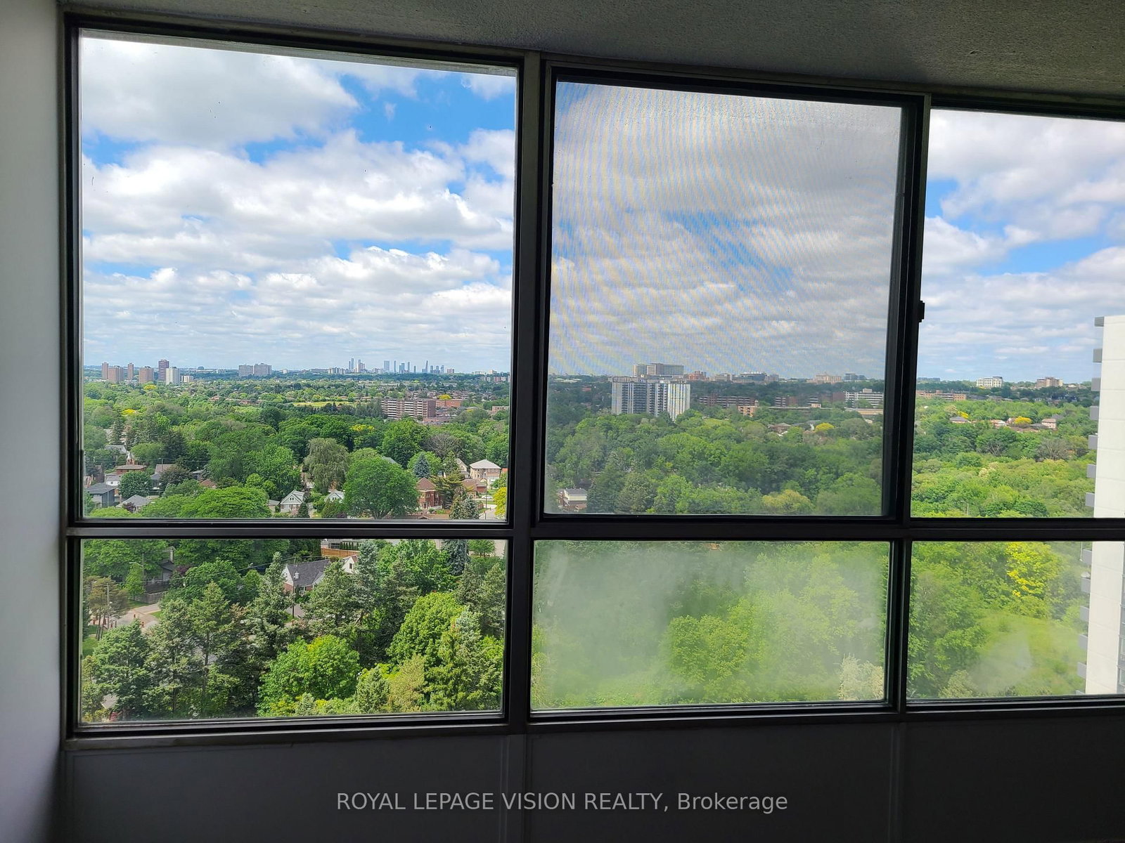 10 Martha Eaton Way S • #2107 • Toronto, ON photo 11