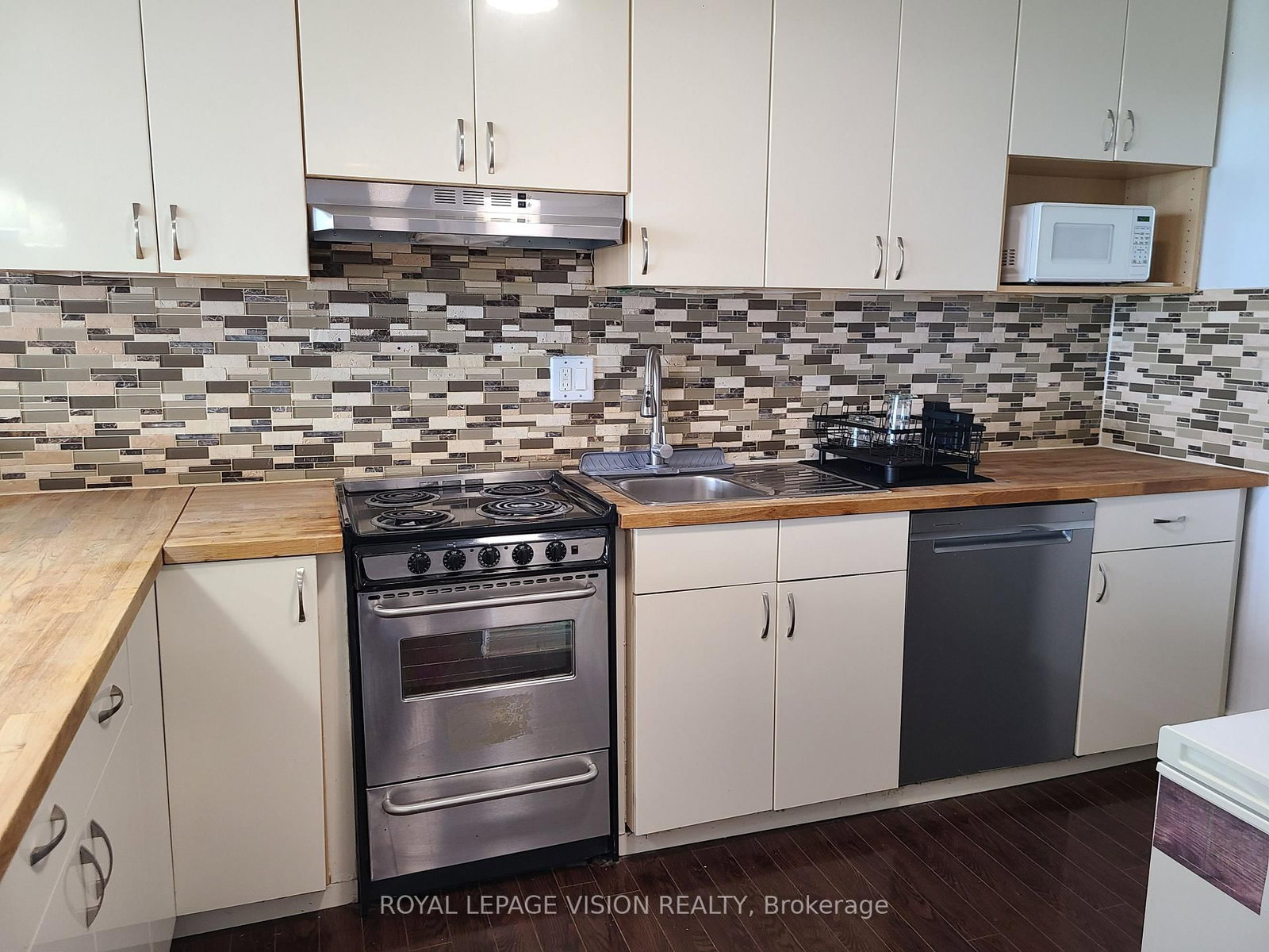 10 Martha Eaton Way S • #2107 • Toronto, ON photo 14