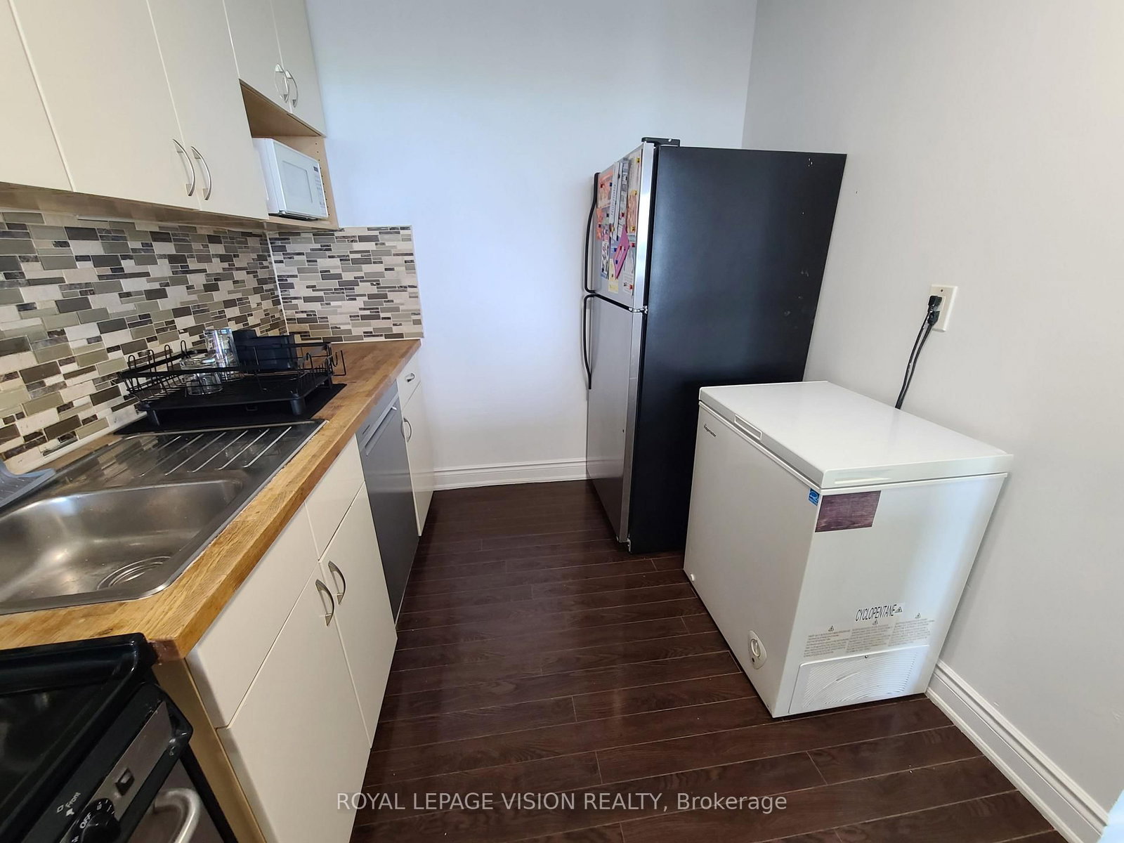10 Martha Eaton Way S • #2107 • Toronto, ON photo 16