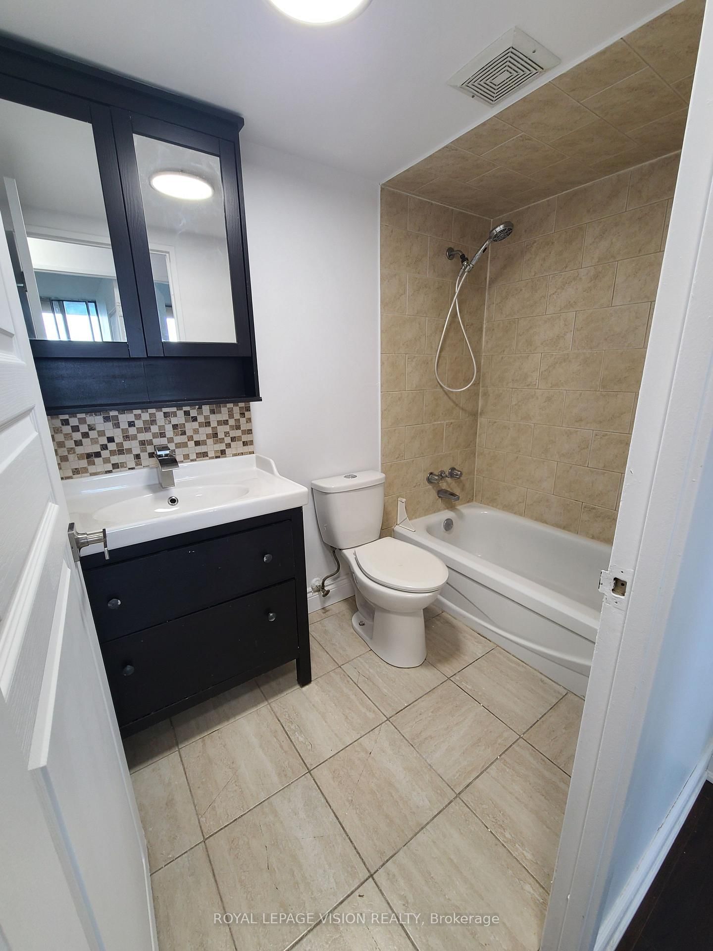 10 Martha Eaton Way S • #2107 • Toronto, ON photo 22