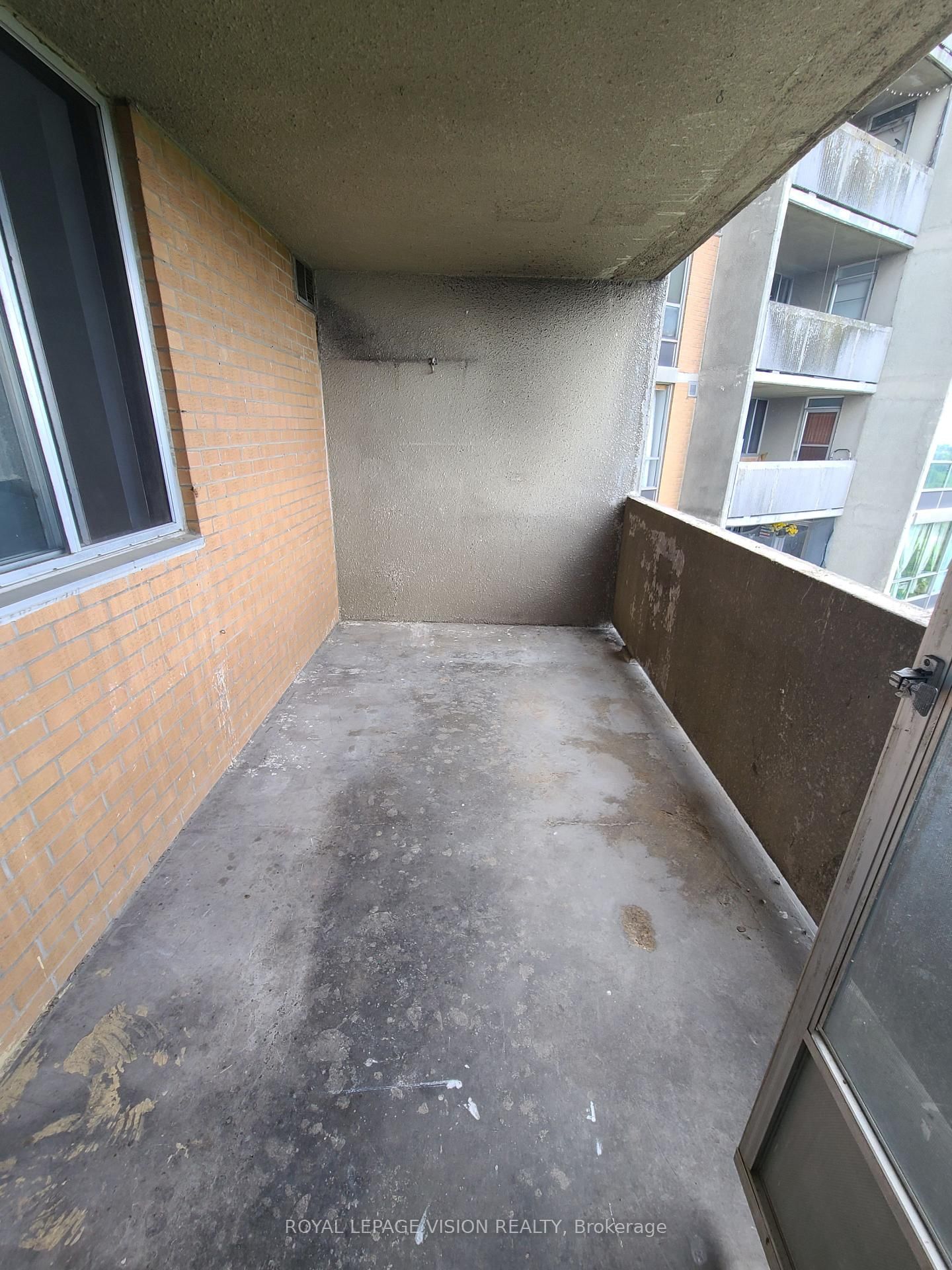 10 Martha Eaton Way S • #2107 • Toronto, ON photo 32
