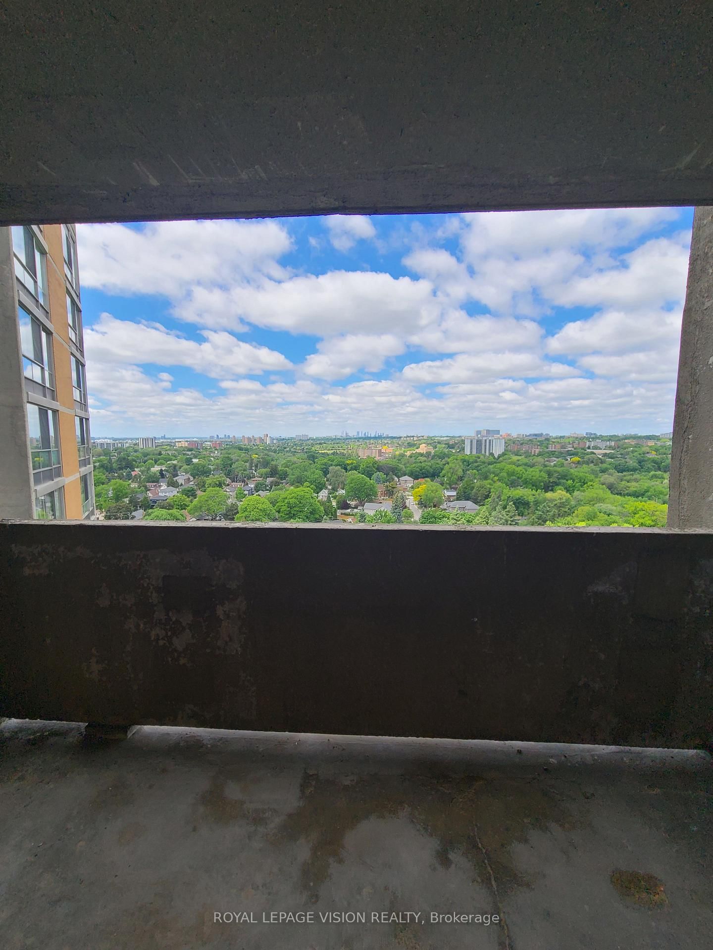 10 Martha Eaton Way S • #2107 • Toronto, ON photo 35