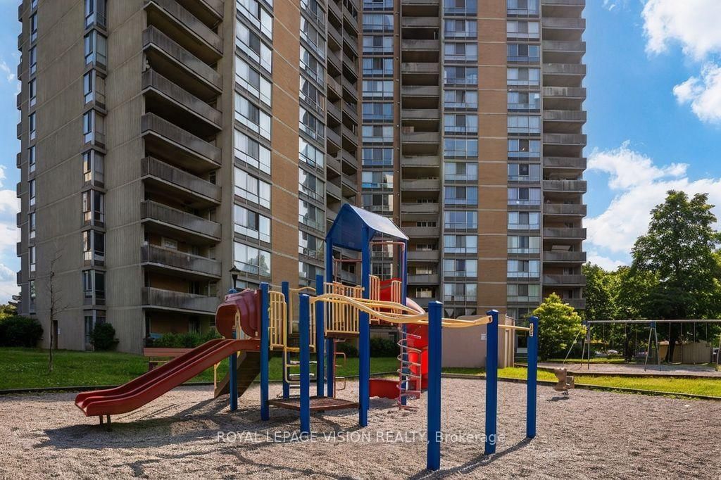 10 Martha Eaton Way S • #2107 • Toronto, ON photo 41