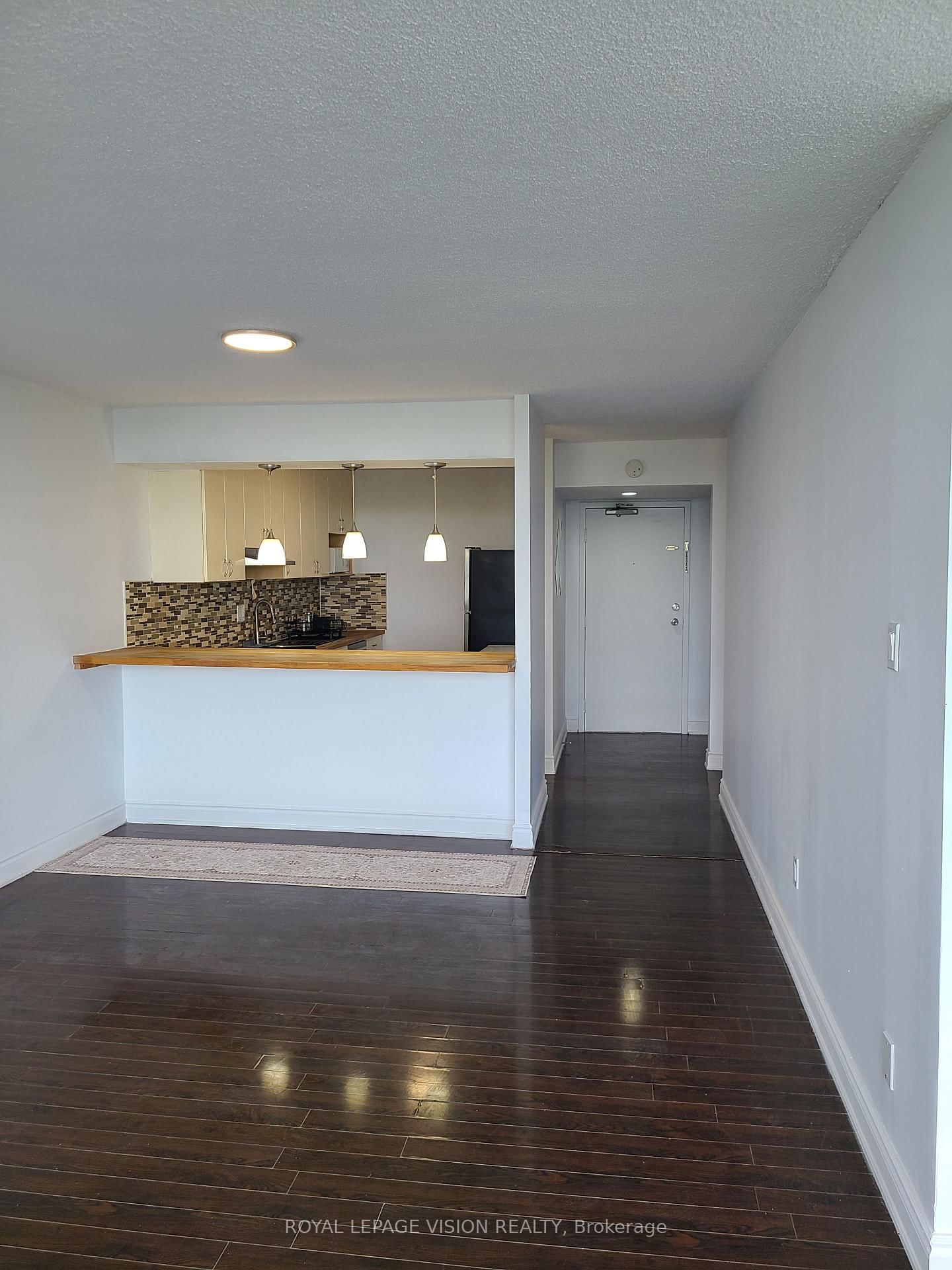 10 Martha Eaton Way S • #2107 • Toronto, ON photo 6