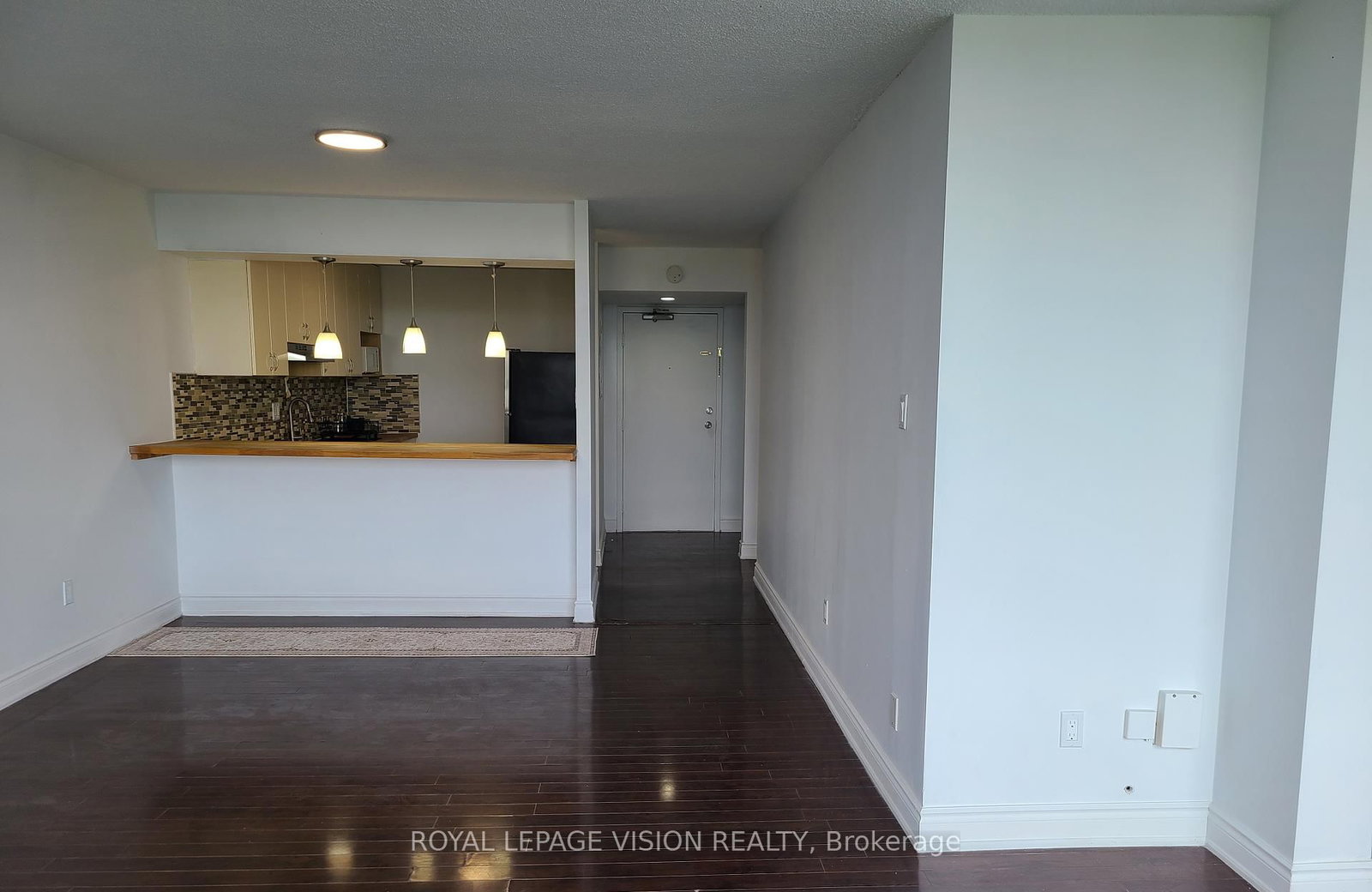 10 Martha Eaton Way S • #2107 • Toronto, ON photo 8
