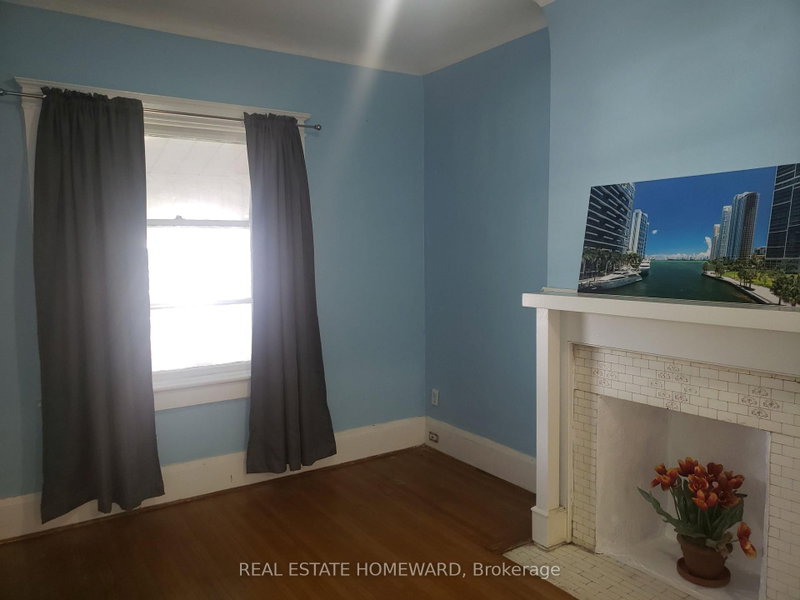 2  (1st Flr) - 687 Dupont Street