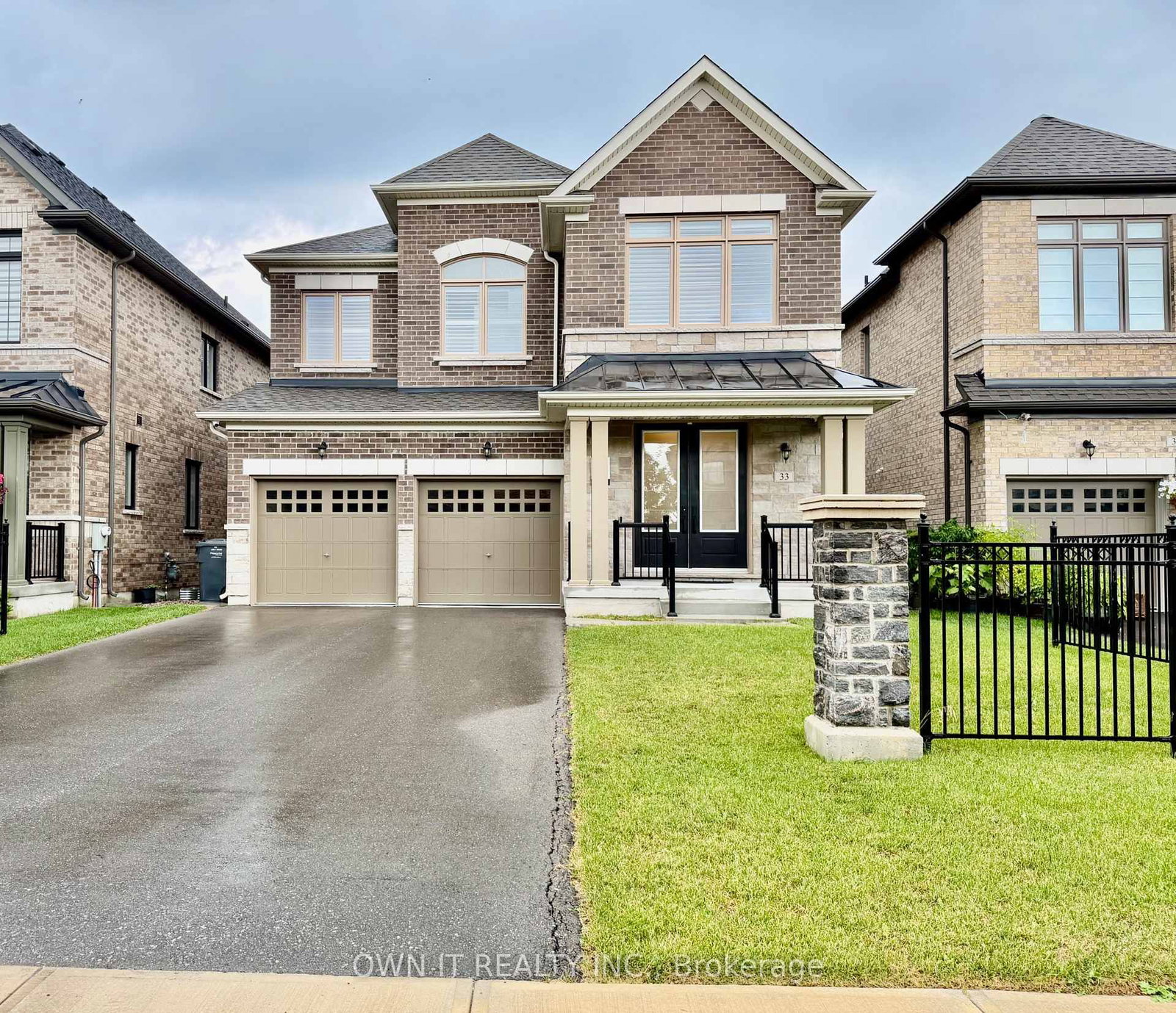 Detached House for sale at 33 Lost Canyon Way, Brampton, Ontario, L6X 3A6 - Credit Valley - MLS: W13653512