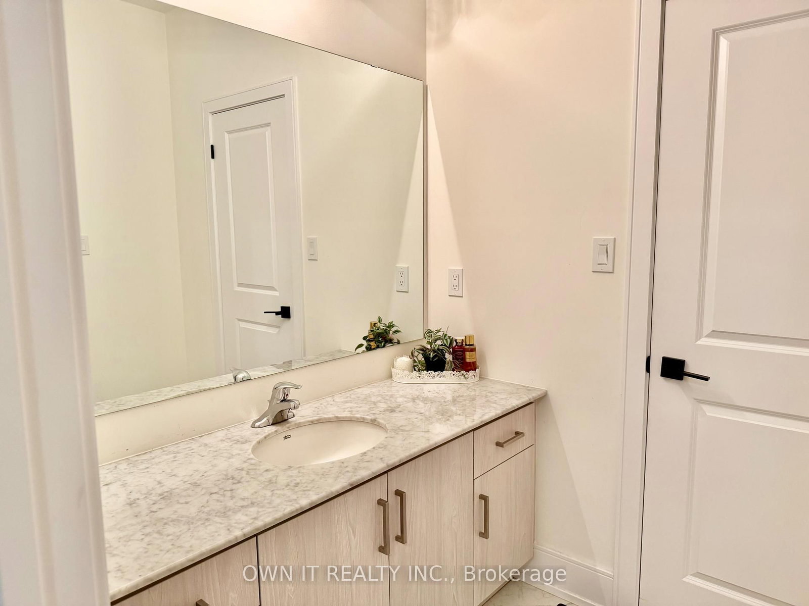 33 Lost Canyon Way • Brampton, ON photo 33