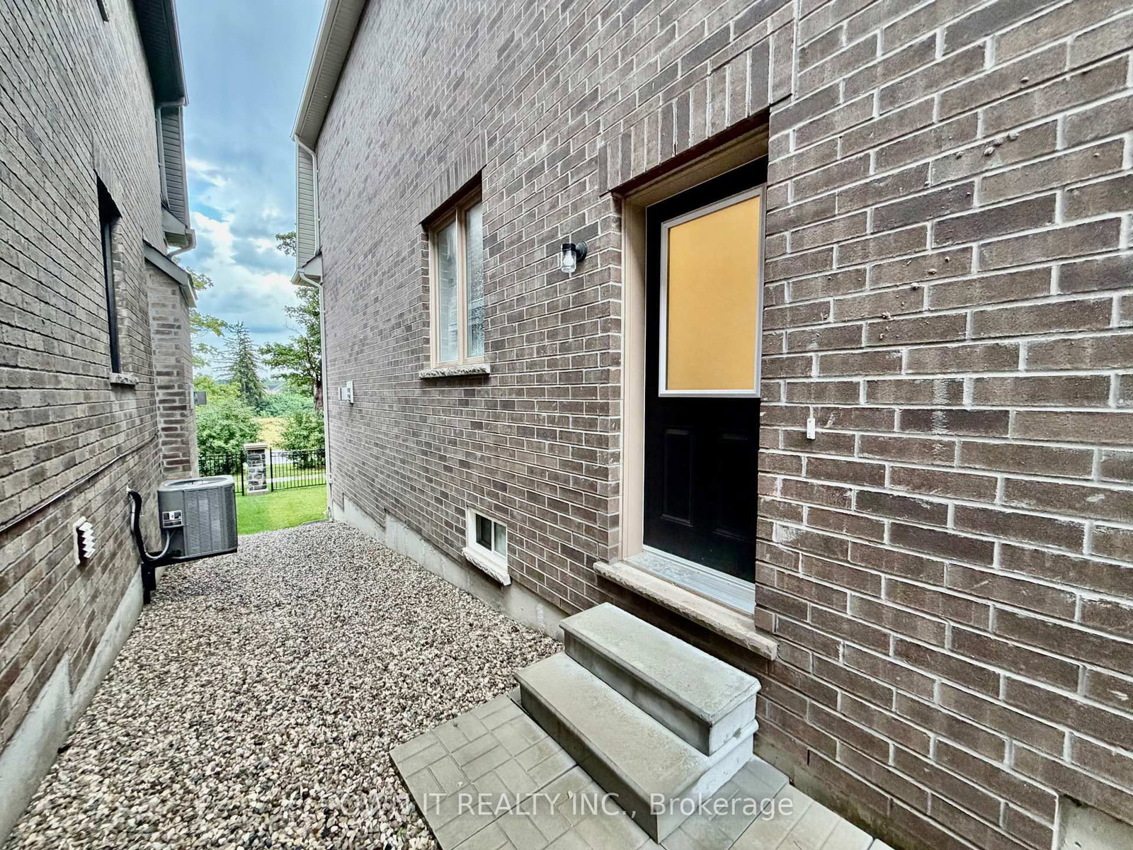 33 Lost Canyon Way • Brampton, ON photo 41
