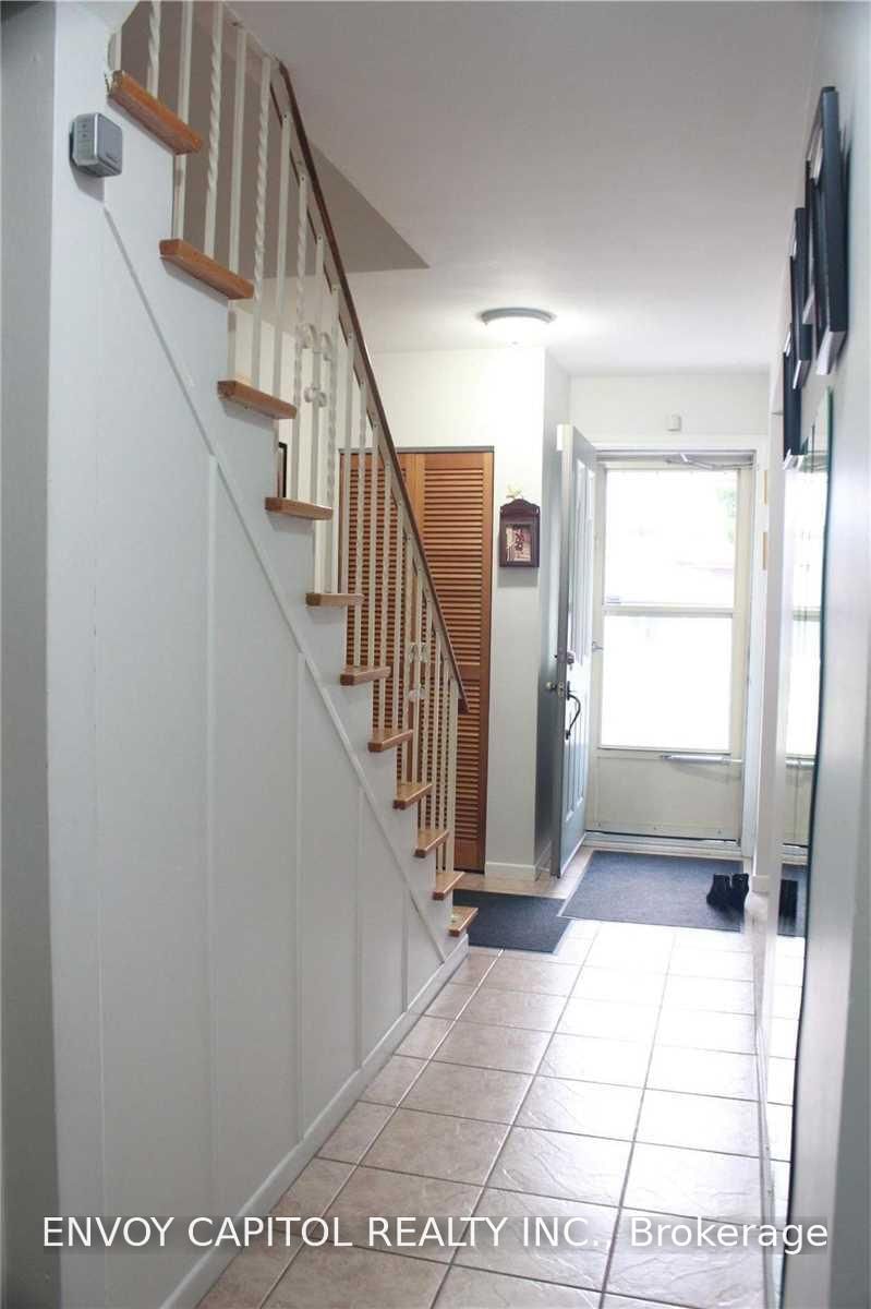 14 Faulkner Crescent • Toronto, ON photo 3