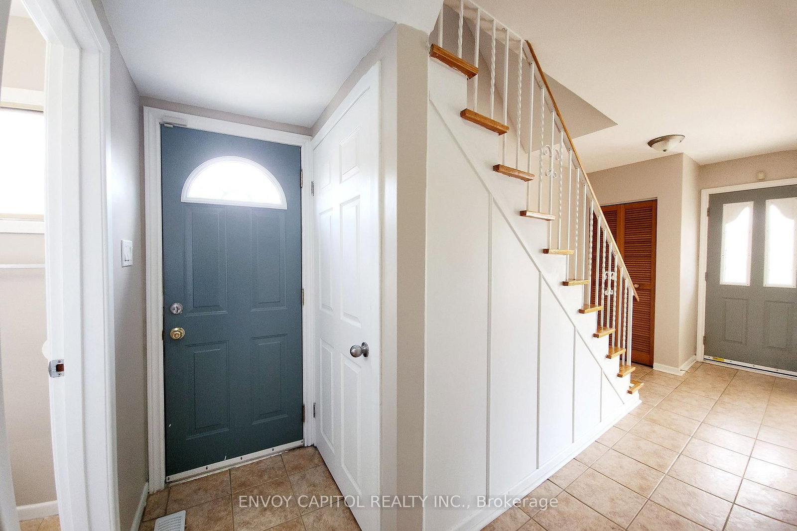 14 Faulkner Crescent • Toronto, ON photo 4