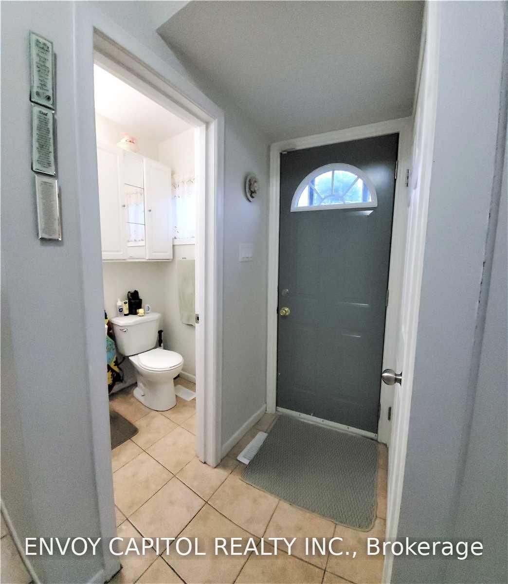 14 Faulkner Crescent • Toronto, ON photo 6