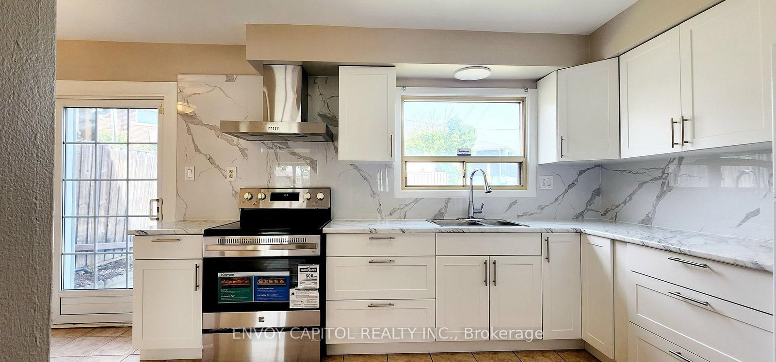 14 Faulkner Crescent • Toronto, ON photo 8