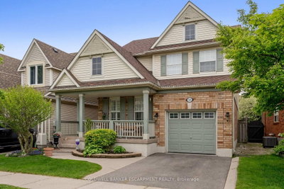 593 Caverhill Crescent • Milton, ON photo 2