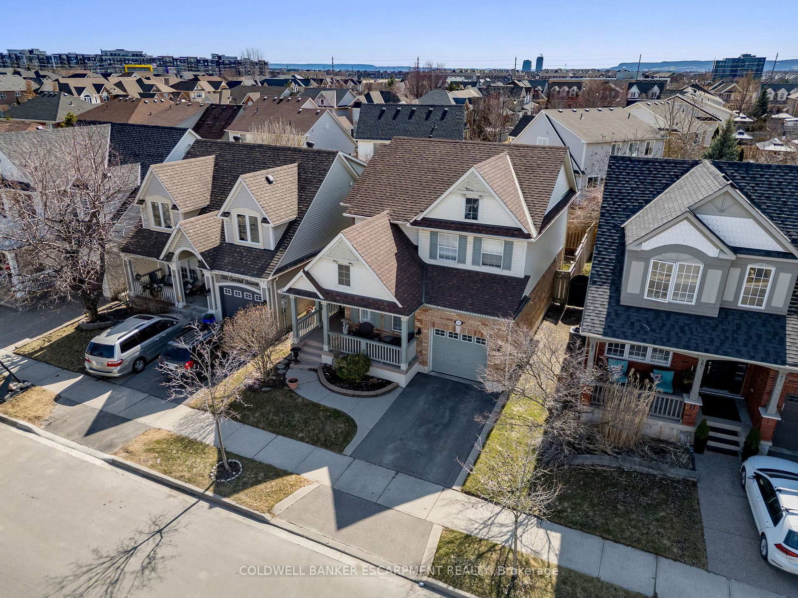 593 Caverhill Crescent • Milton, ON photo 3