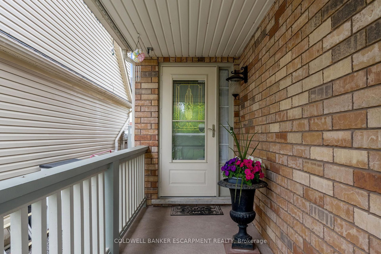 593 Caverhill Crescent • Milton, ON photo 4