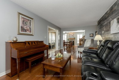 593 Caverhill Crescent • Milton, ON photo 7