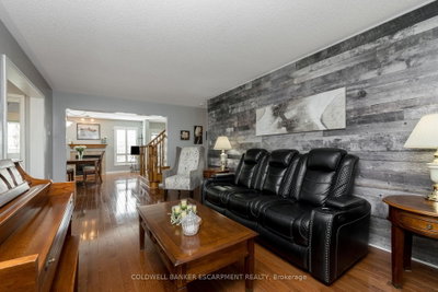 593 Caverhill Crescent • Milton, ON photo 8