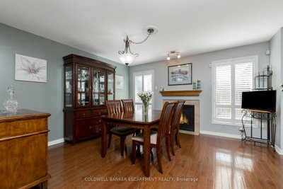 593 Caverhill Crescent • Milton, ON photo 9