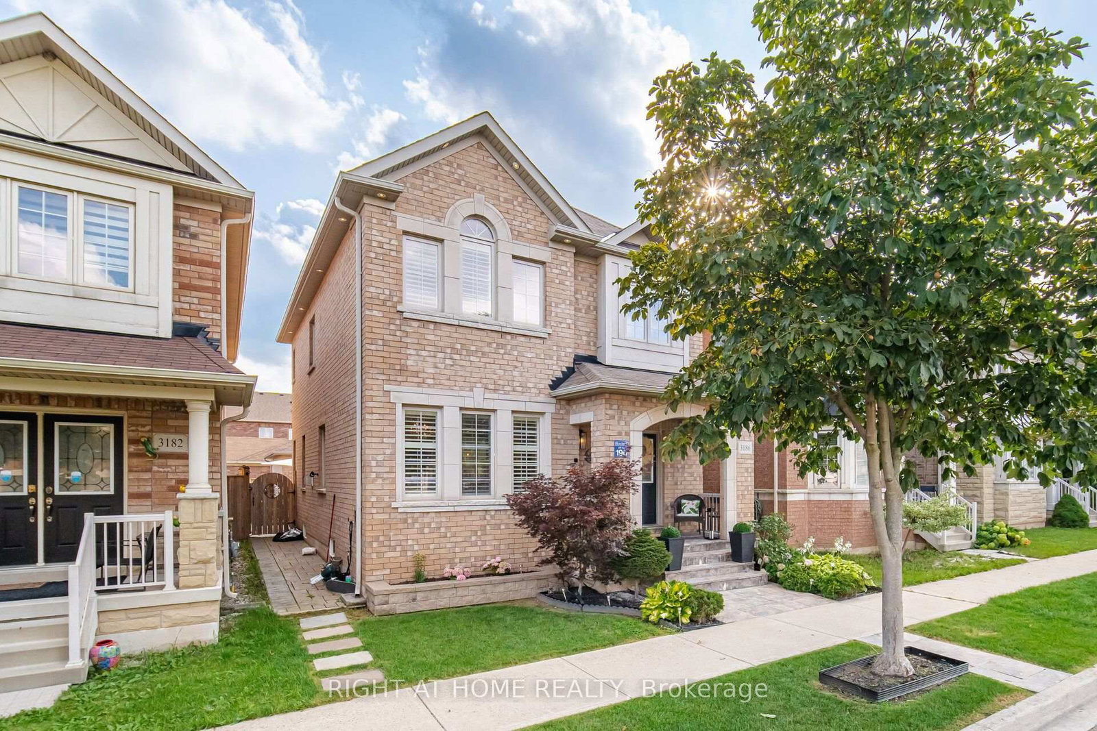 3186 Robert Brown Boulevard • Oakville, ON photo 2