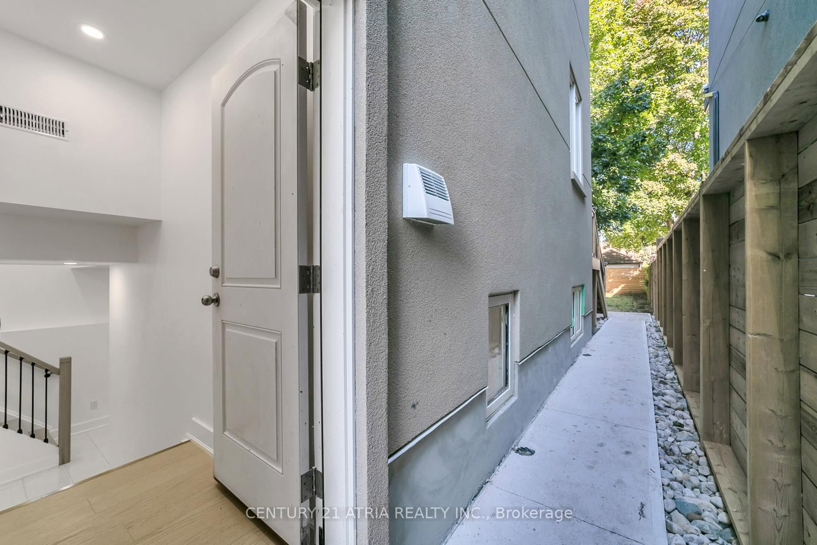 47 Eighth Street • Toronto, ON photo 39