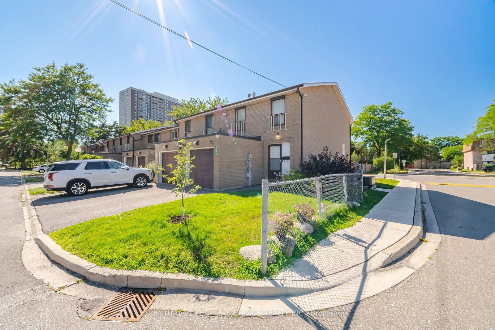 79 Fleetwood Crescent • Brampton, ON photo 2