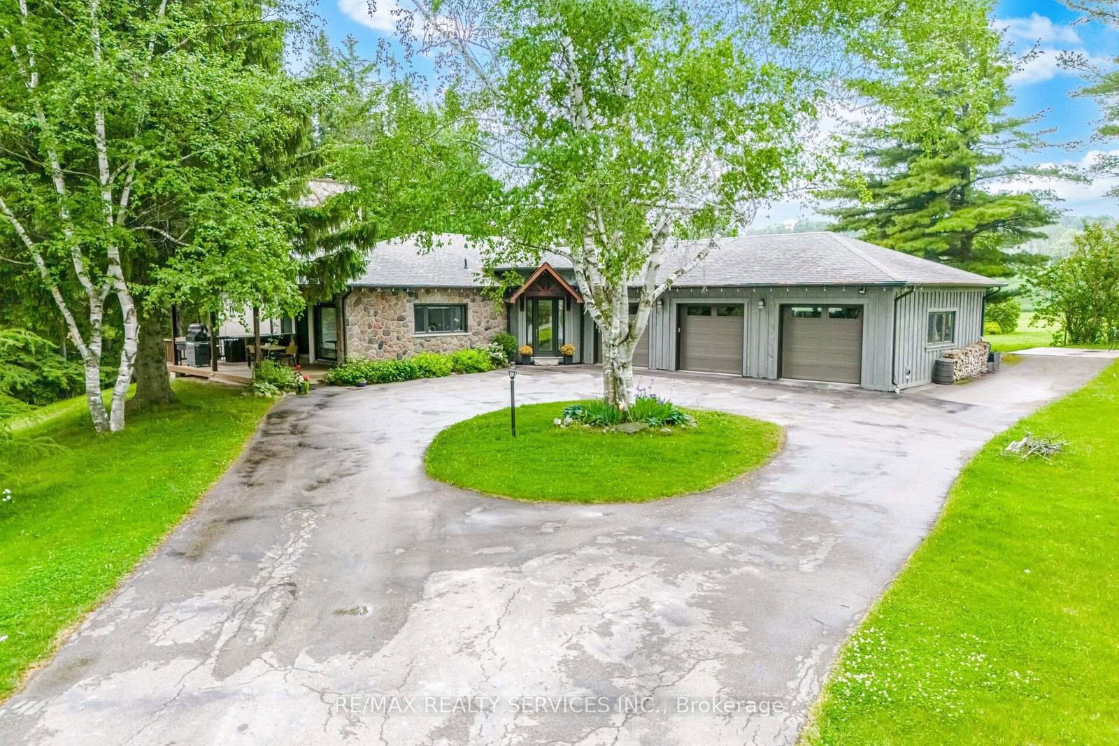 19246 Centreville Creek Road • Caledon, ON photo 5