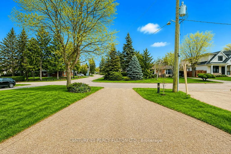 1386 Forest Glade Oakville,ON L6H 2G3 — Photo 4
