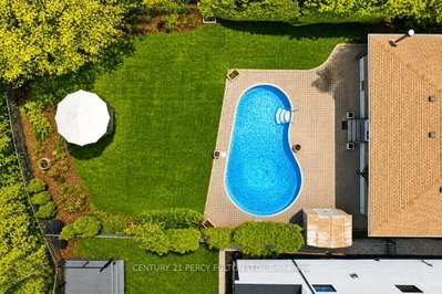 1386 Forest Glade Road • Oakville, ON photo 5
