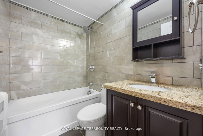 760 Lawrence Toronto,ON M6A 3E7 — Photo 16