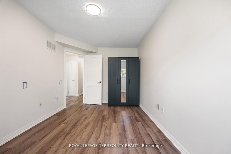 760 Lawrence Toronto,ON M6A 3E7 — Photo 9