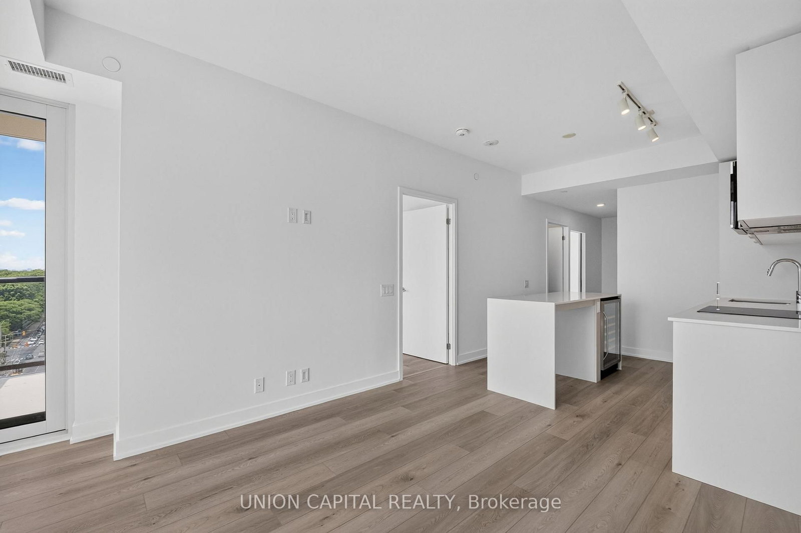 1660 Bloor Street W • #910 • Toronto, ON photo 12
