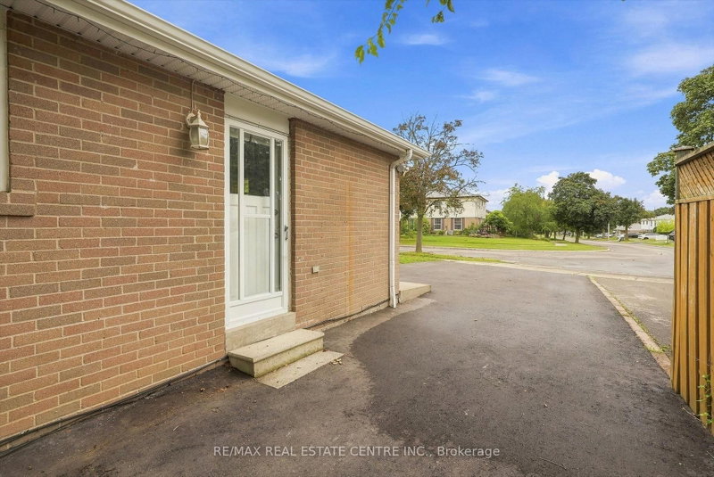 Lower - 33 Garside Crescent