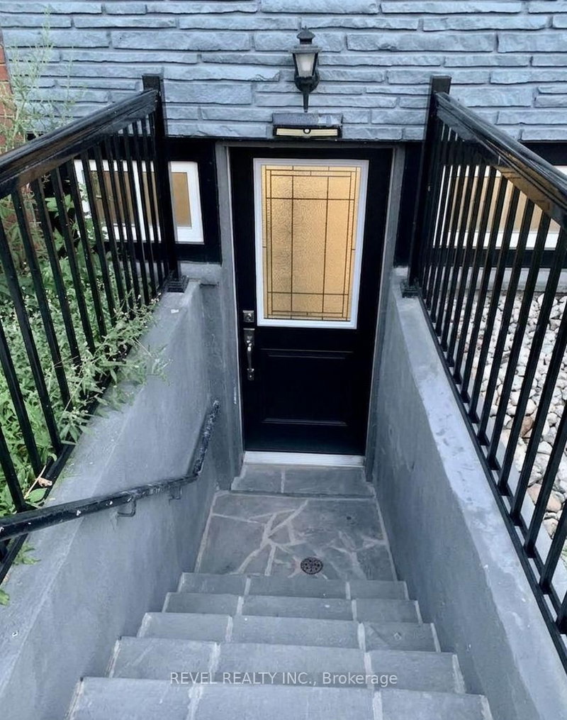 Lower - 636 Scarlett Road S