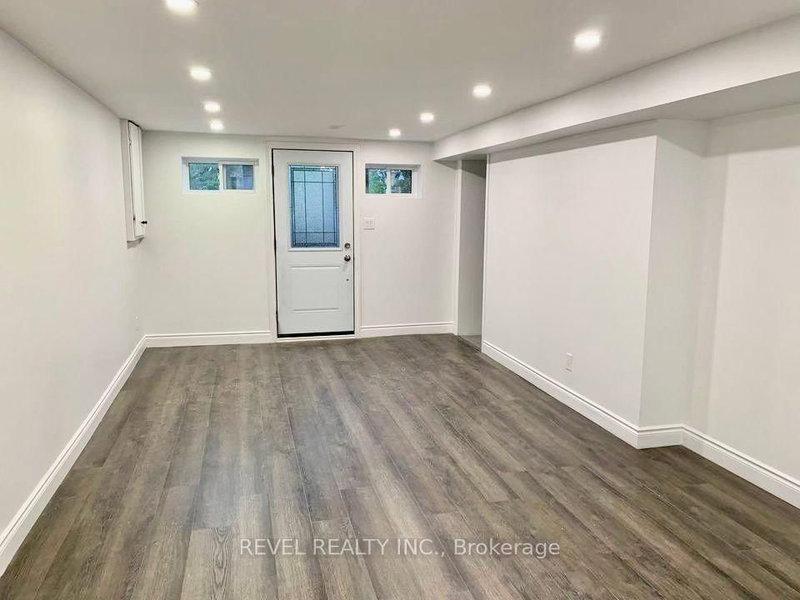 Lower - 636 Scarlett Road S