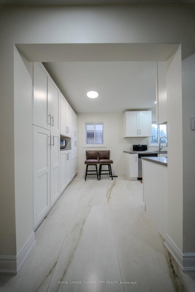 6 Crenshaw Crescent • Brampton, ON photo 8