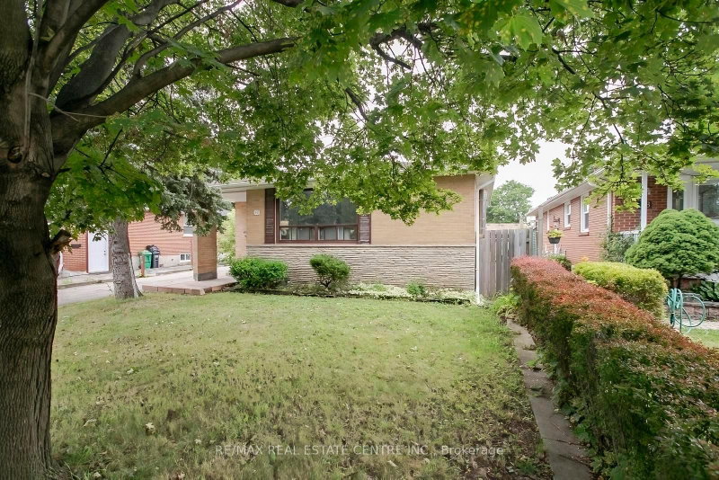 16 McLaughlin Road N