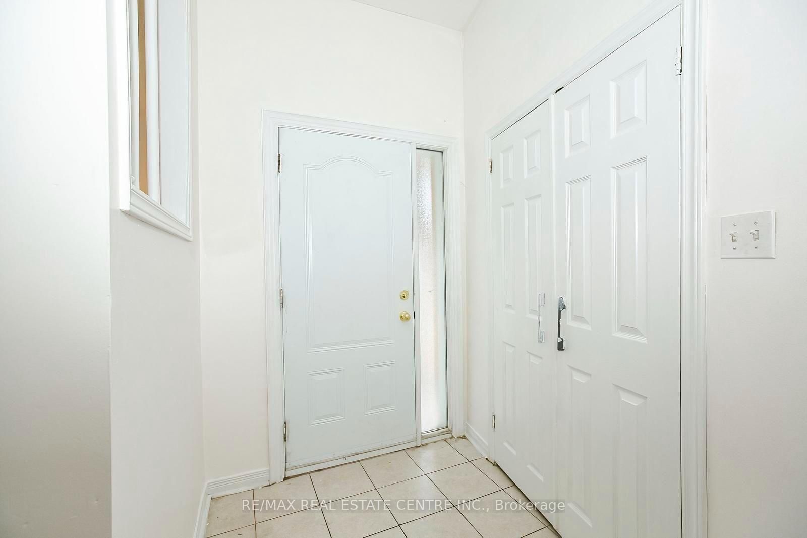 16 McLaughlin Road N • Brampton, ON photo 5