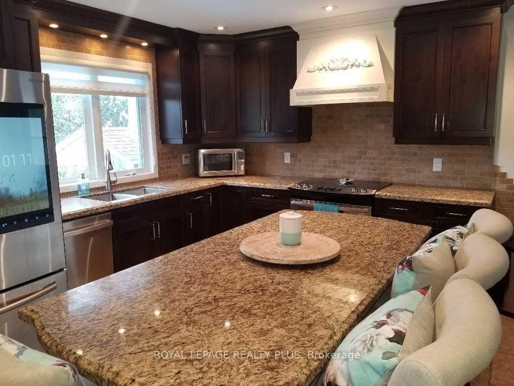 34 Haslemere Avenue • Brampton, ON photo 2
