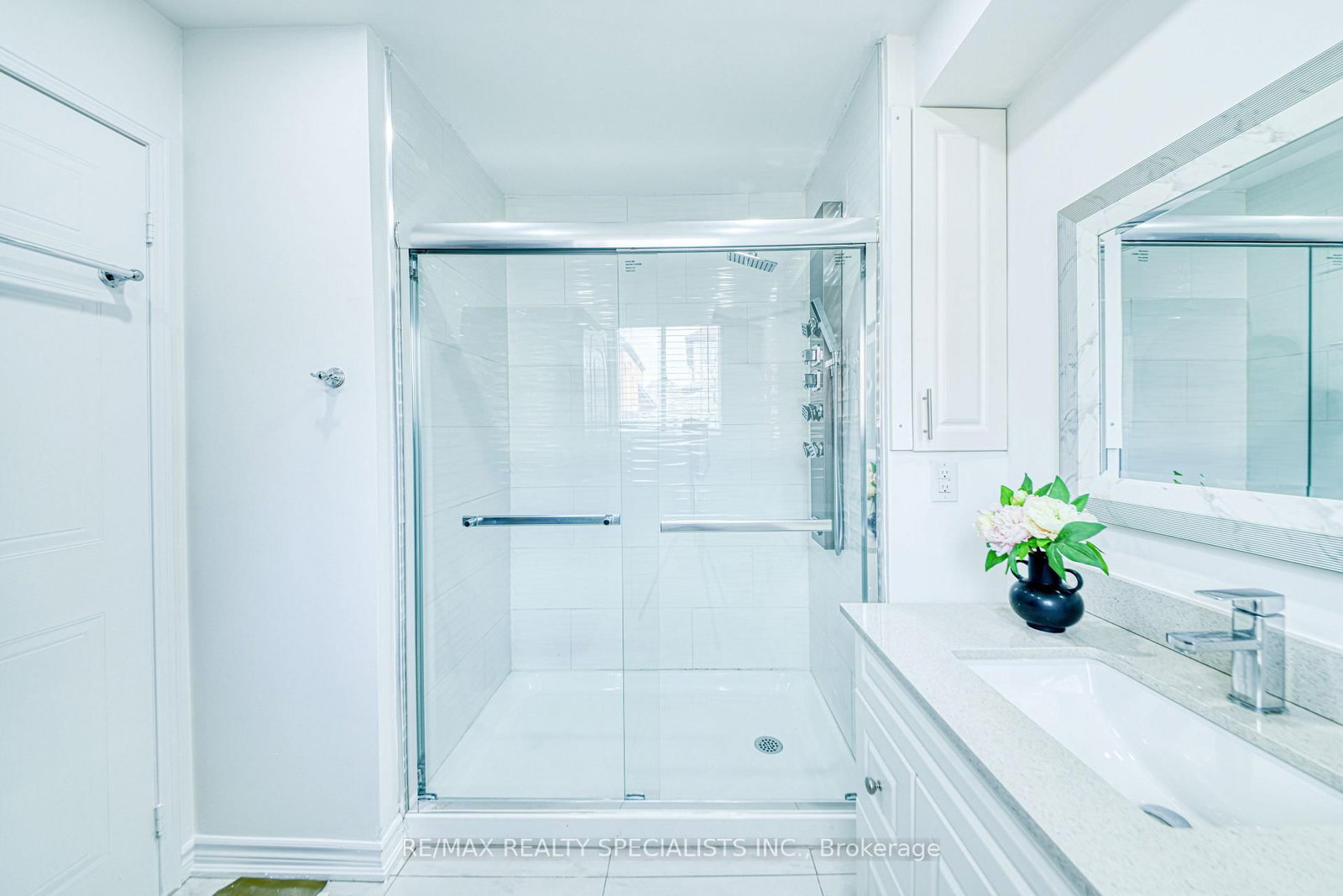 35 Softneedle Avenue • Brampton, ON photo 8