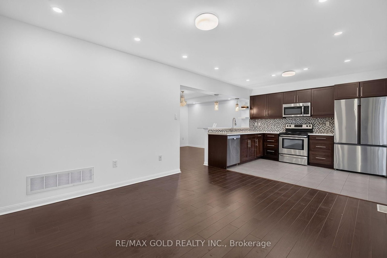 443 Cavanagh Lane • Milton, ON photo 12