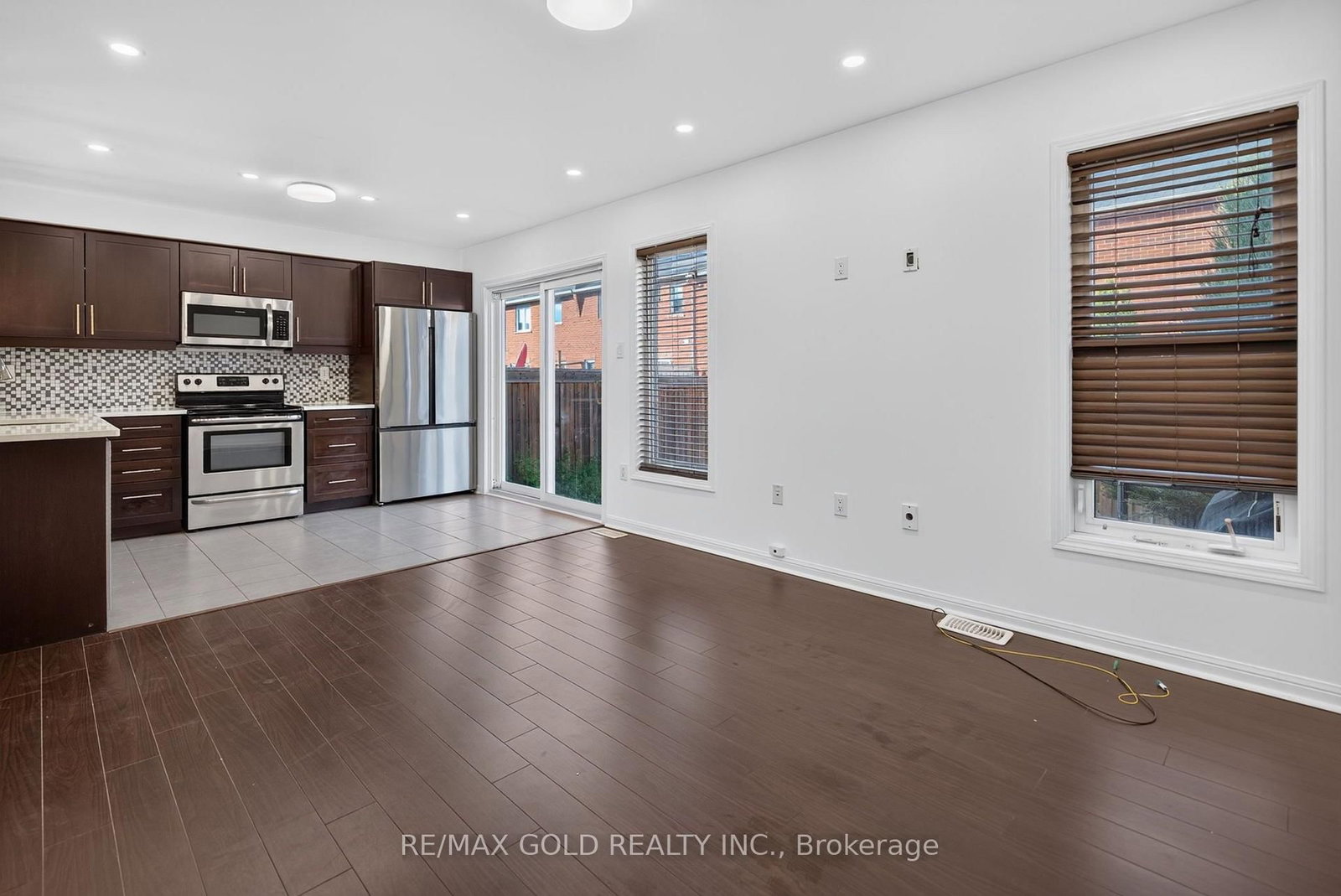 443 Cavanagh Lane • Milton, ON photo 13
