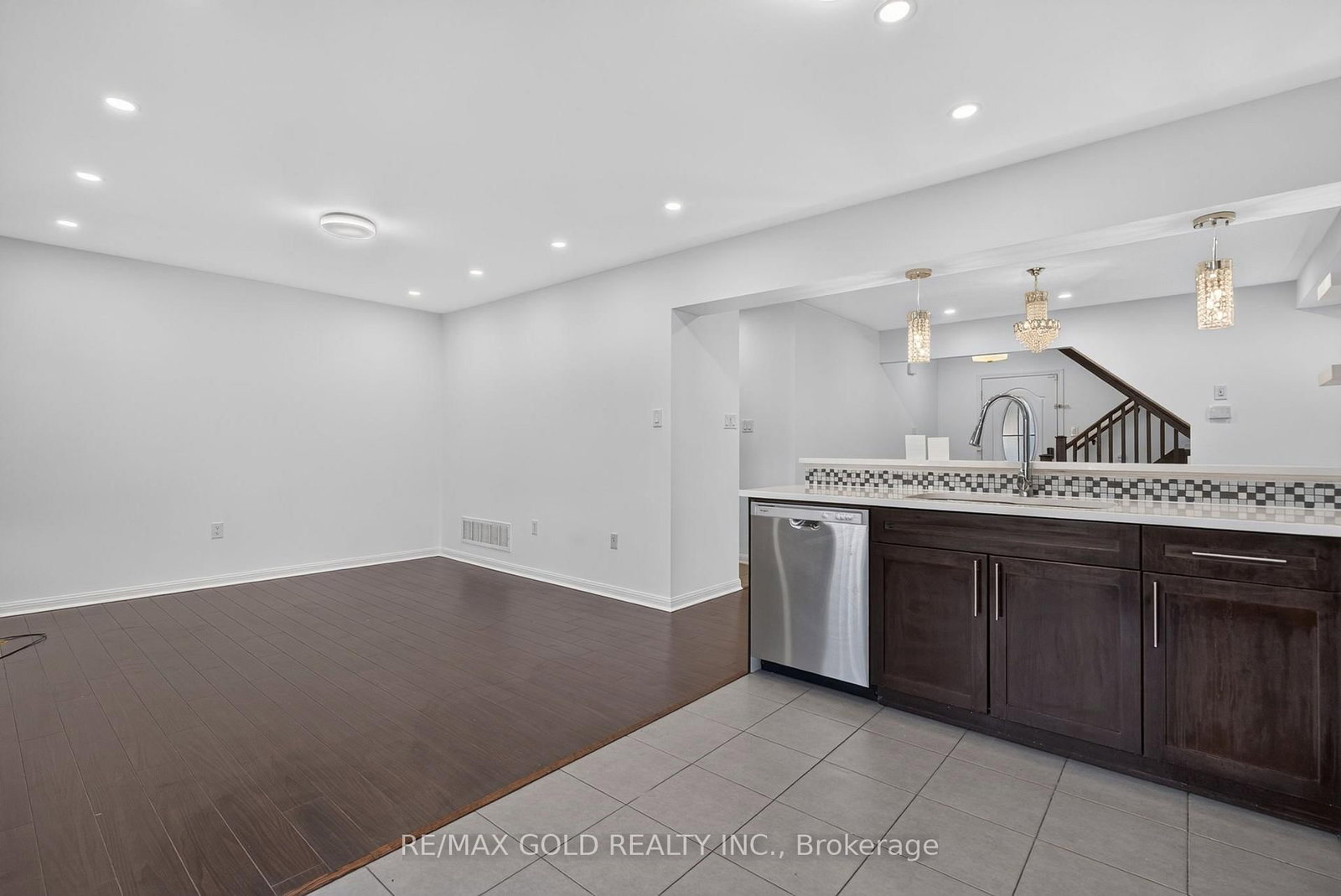 443 Cavanagh Lane • Milton, ON photo 17