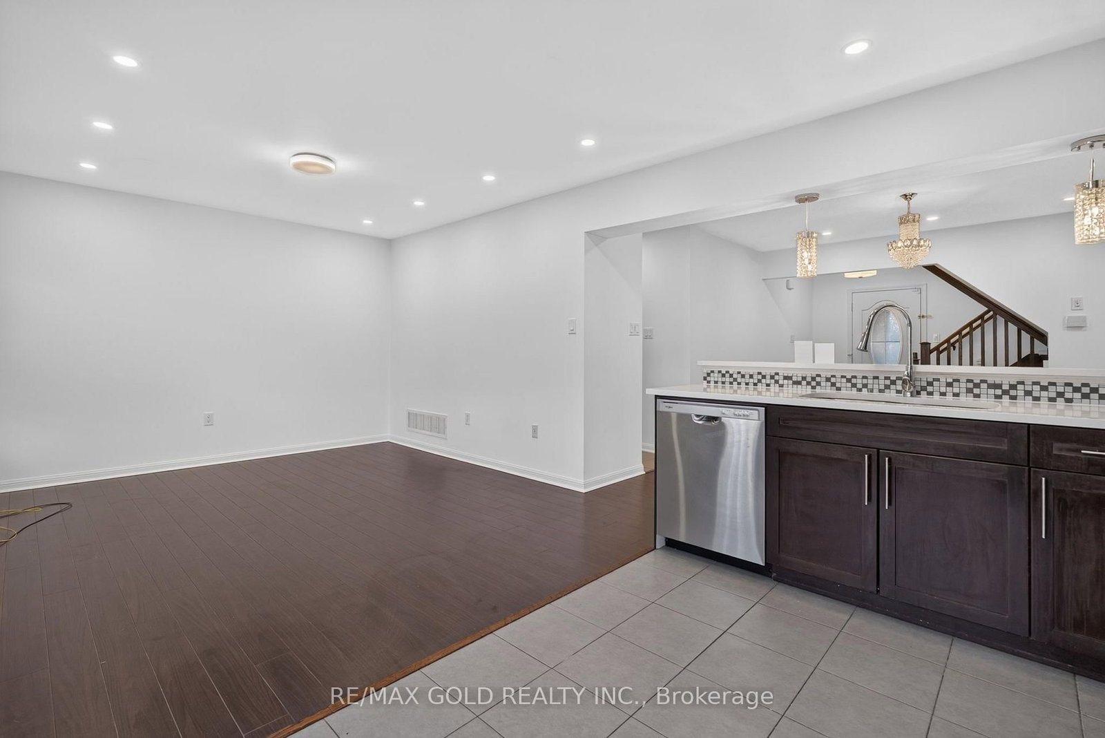 443 Cavanagh Lane • Milton, ON photo 21