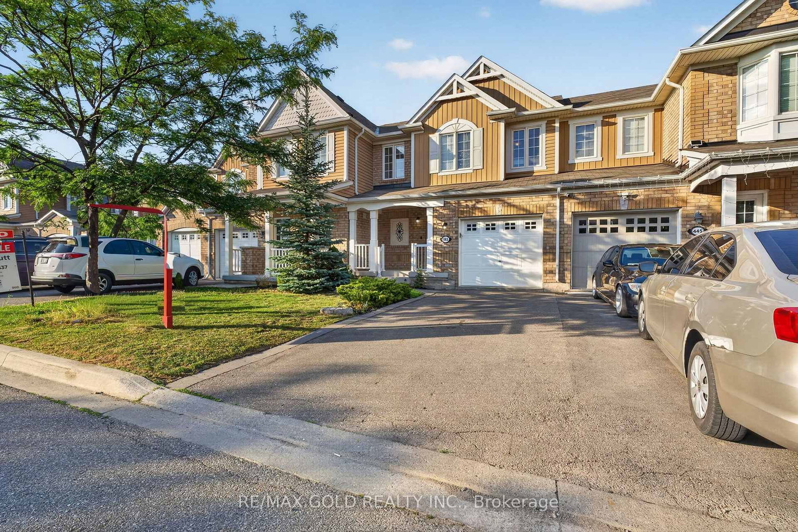 443 Cavanagh Lane • Milton, ON photo 3