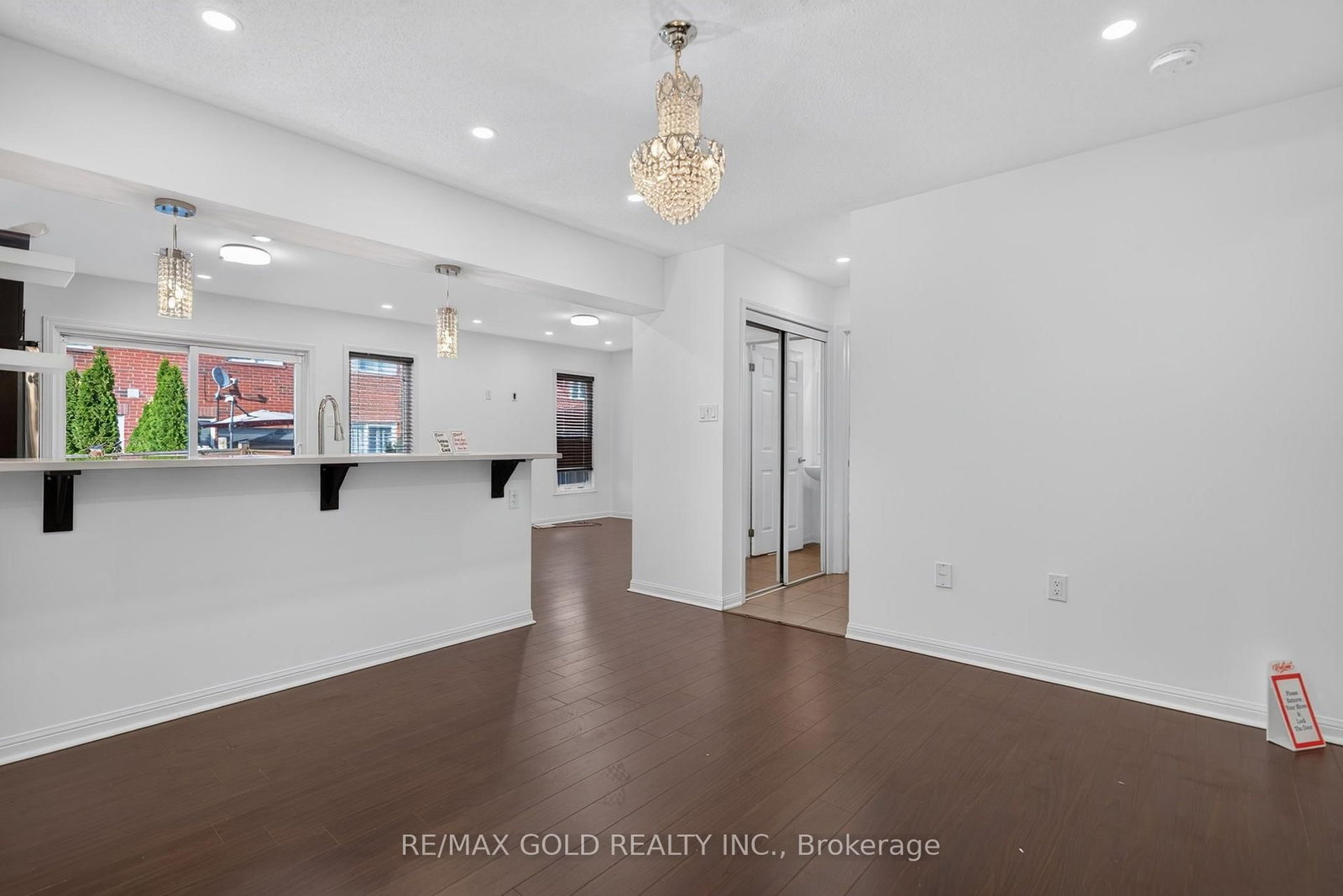 443 Cavanagh Lane • Milton, ON photo 9